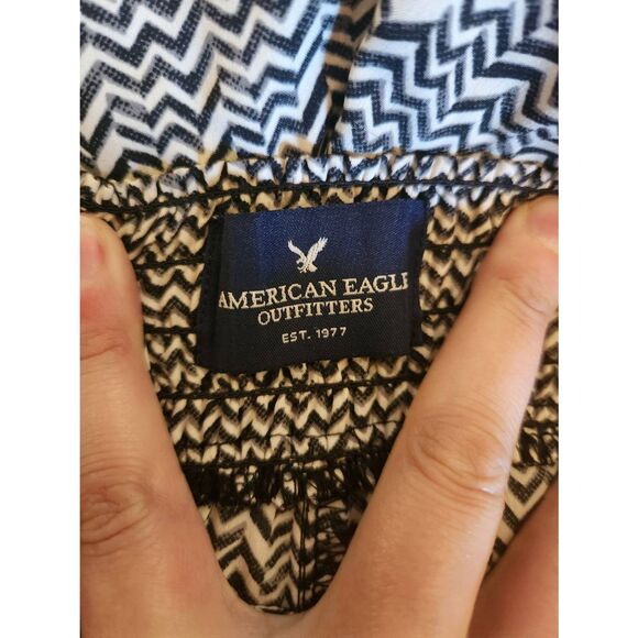 American Eagle Outfitters Chevron High Rise Shorts Size L Black and White - Picture 4 of 5